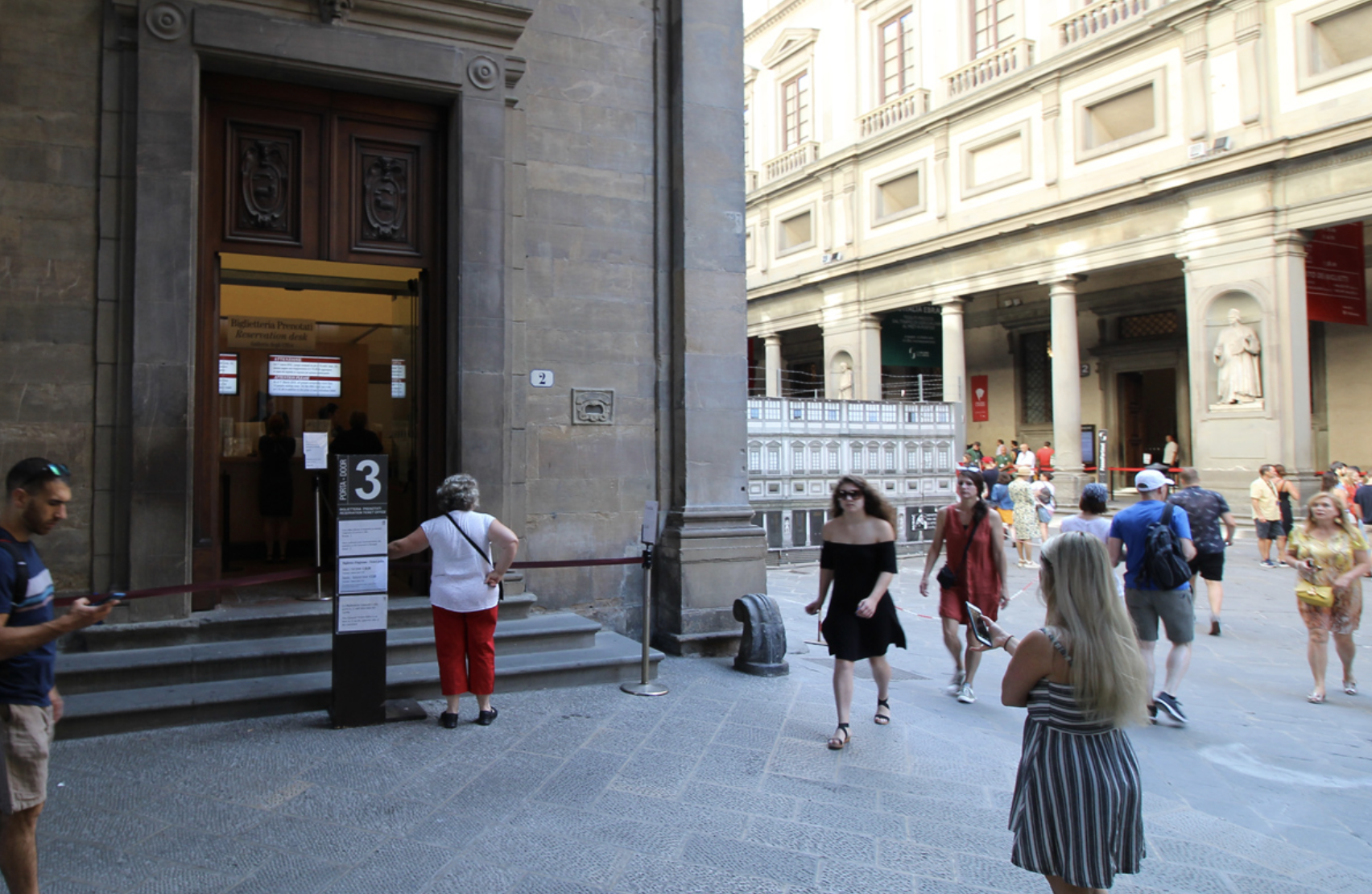 Uffizi Gallery - Door n. 3